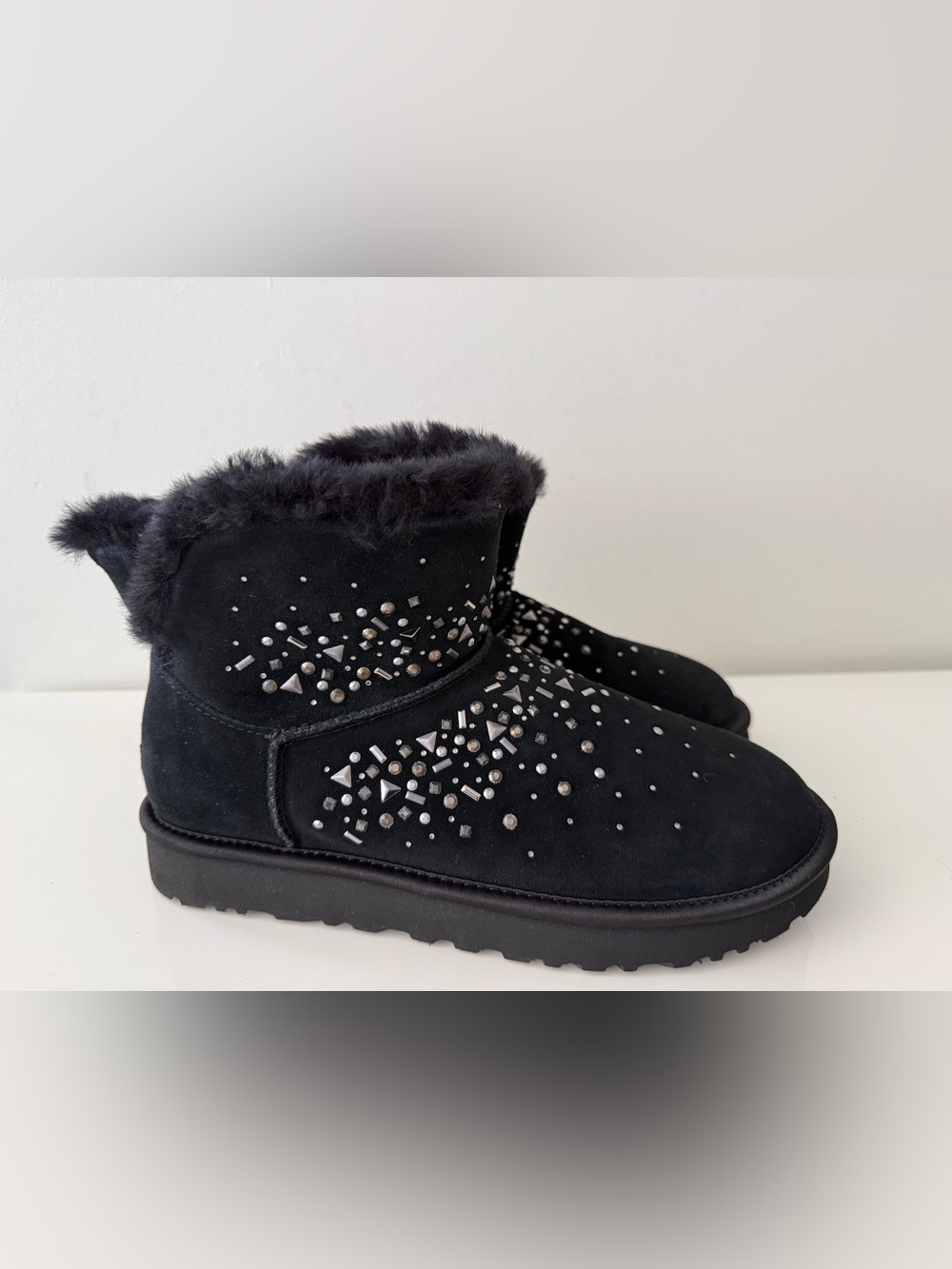 NWOB UGG Women's Classic Galaxy Bling Mini Shearling Boots | US  9 | Black